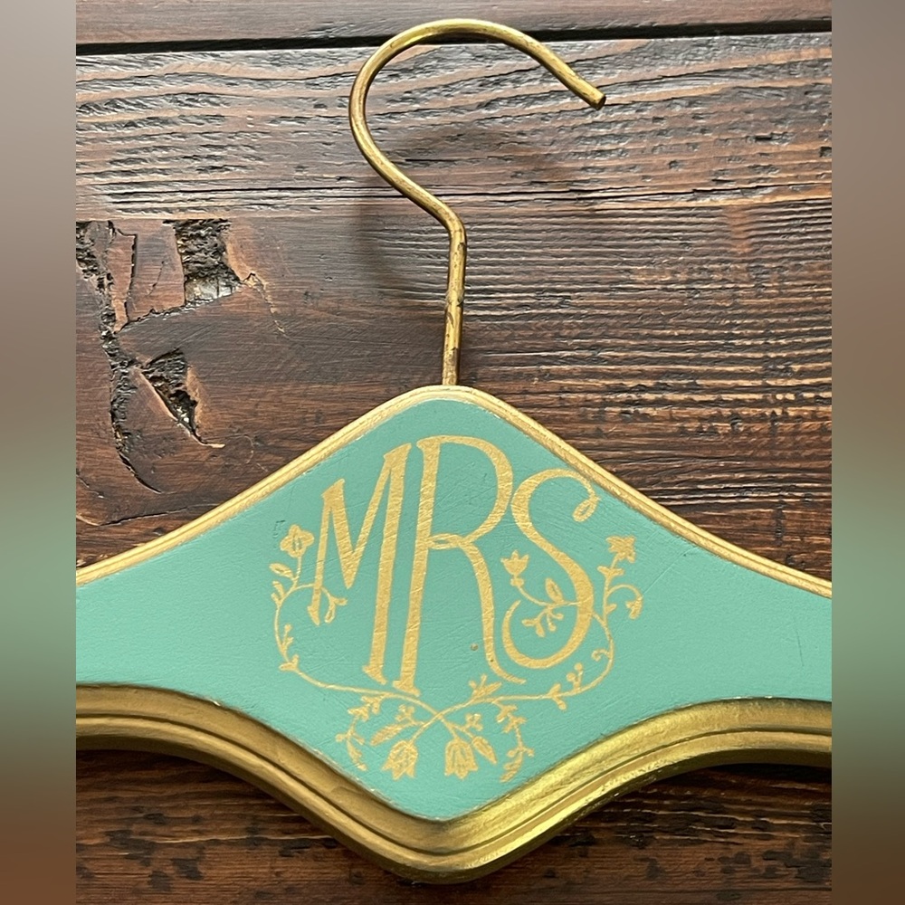 HTF BHLDN heirloom antique-style wooden Mrs. hanger